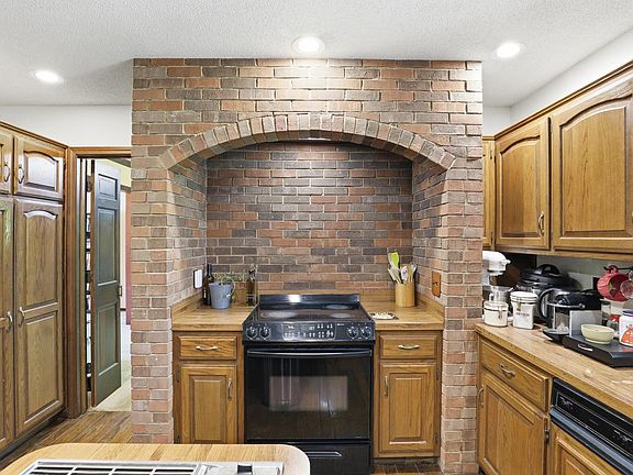 4th image of 2208 Hearthstone Dr