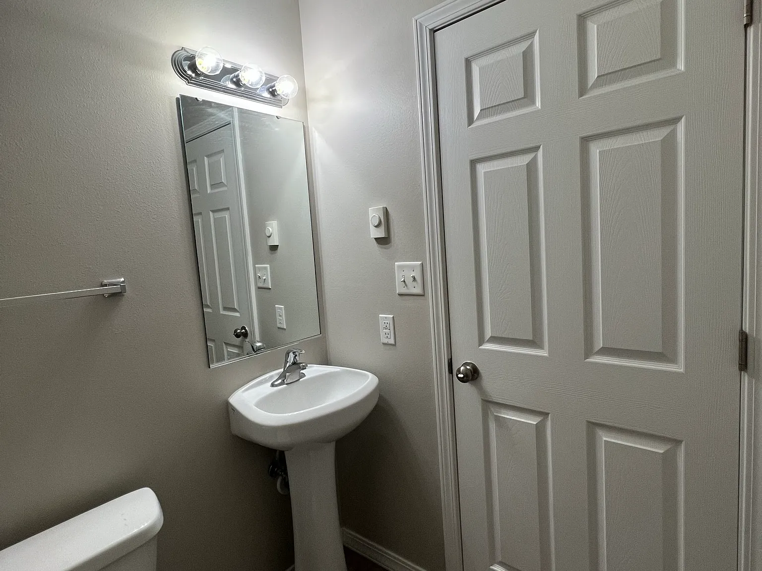2 bed, 2.5 bath, 1200 sqft, $1,395 — Photo 3