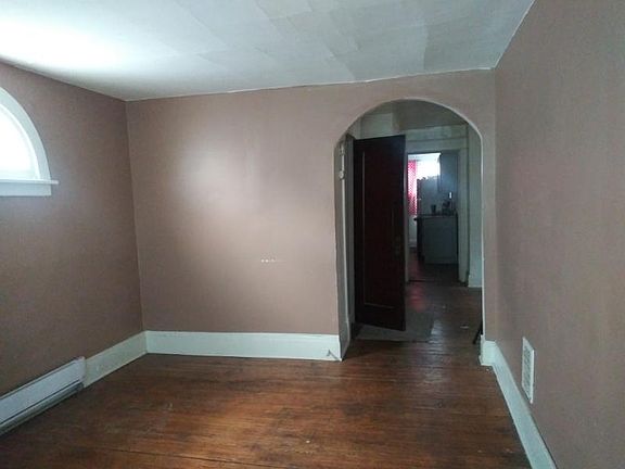 3rd image of 136 Dartmouth Ave #2