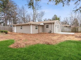 W1047 Pell Lake Dr, Genoa City, WI 53128