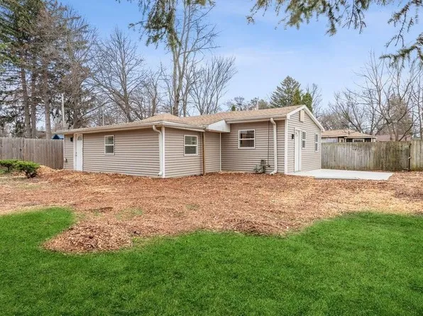 W1046 Pell Lake DRIVE, Genoa City, WI 53128