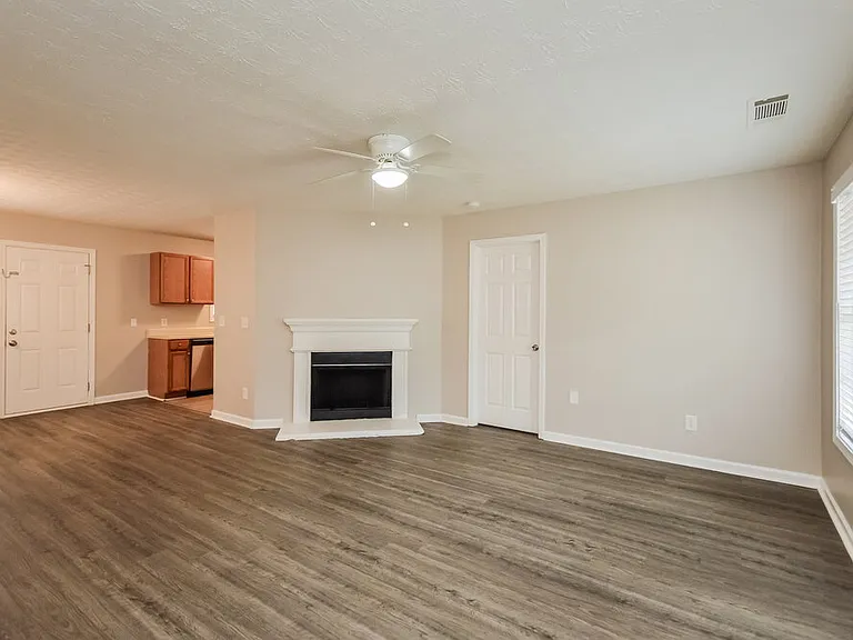 8224 Sterling Ln — Photo 3