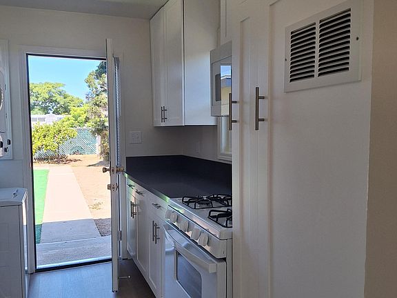 2nd image of 3830 Clairemont Dr