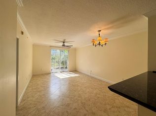 580 Sapodilla Ave APT 203, West Palm Beach, FL 33401