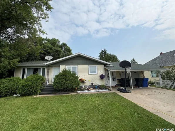 312 Bismark Avenue, Langenburg, SK S0A 2A0