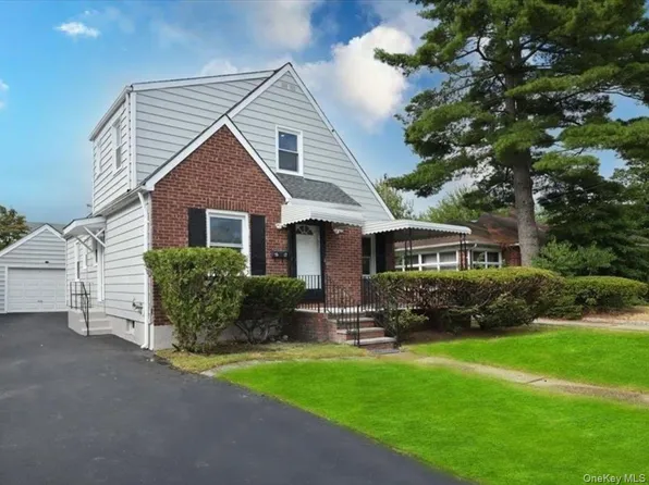 1517 Falmouth Avenue, New Hyde Park, NY 11040