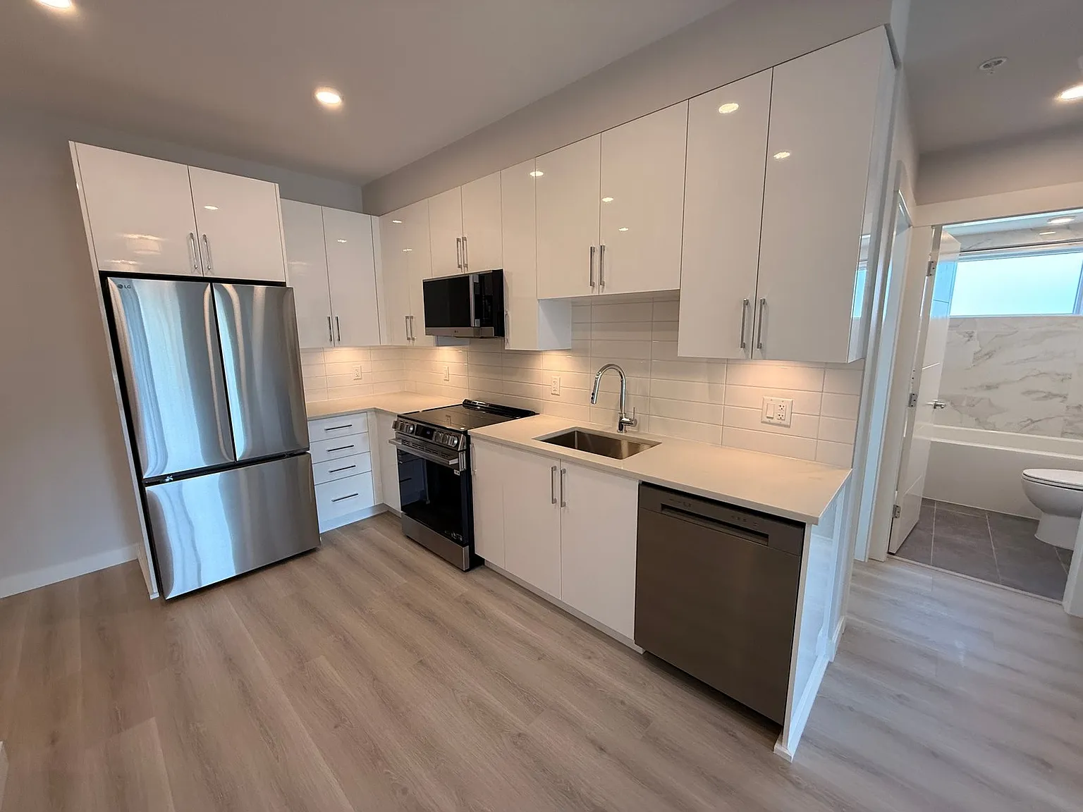 8423 Cedar St — Photo 1