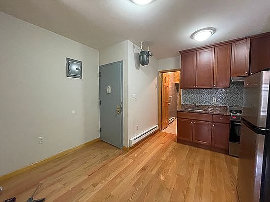 3rd image of 38 Ludlow St APT 13