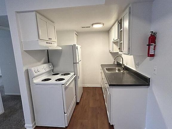 3rd image of 721 Green Rd APT 233