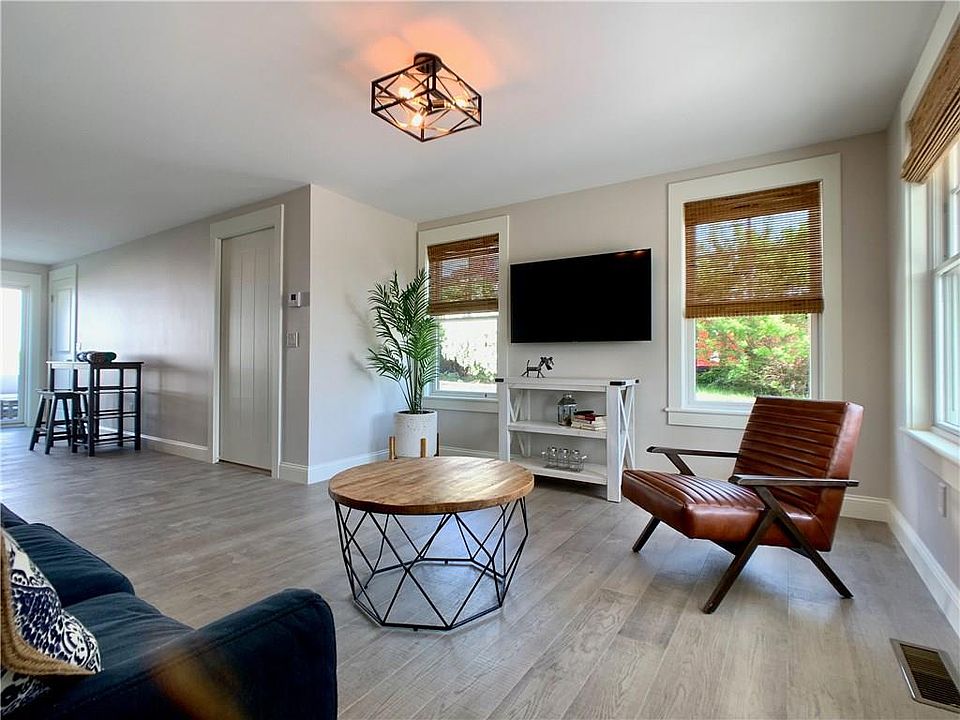 52 Tuckerman Ave, Middletown, RI 02842 Zillow