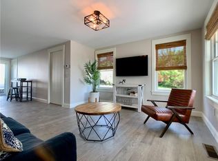 52 Tuckerman Ave, Middletown, RI 02842