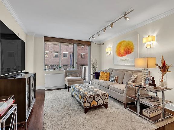 2nd image of 50 Lexington Ave APT 5D