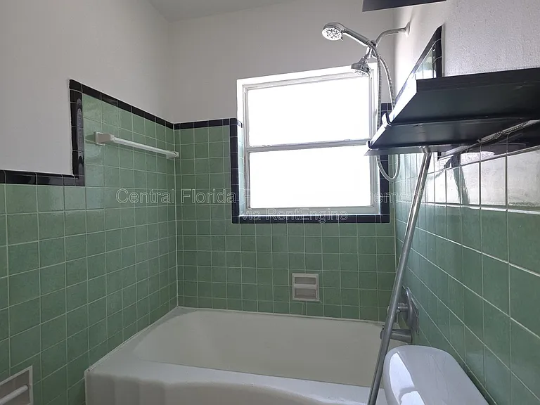 1010 E Central Blvd — Photo 14