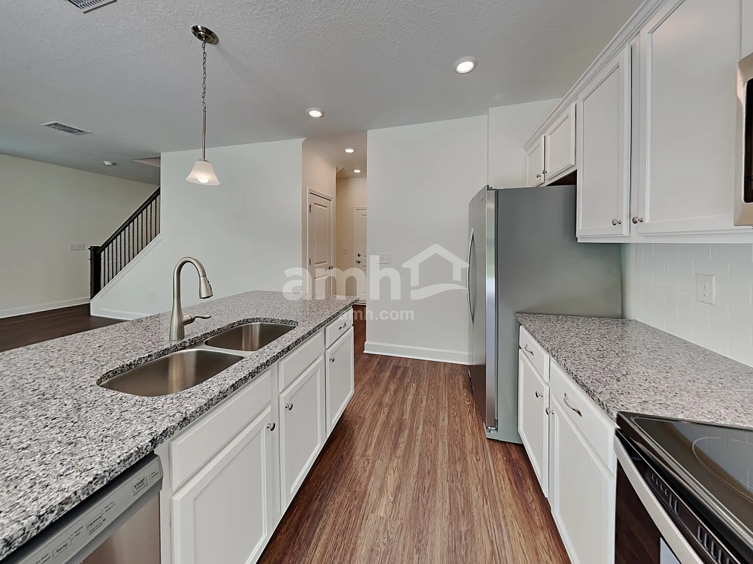 4 bed, 2.5 bath, 1977 sqft, $2,245 — Photo 3