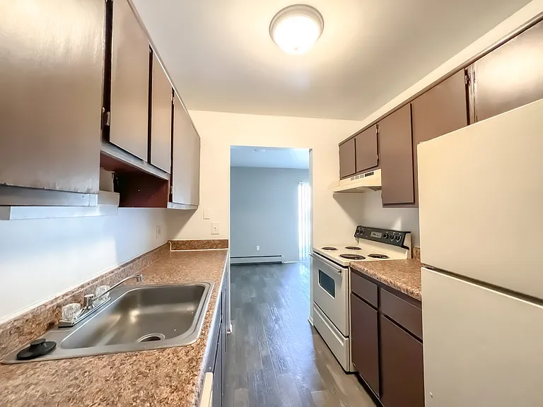 Macomb Manor - Roseville, MI — Photo 14