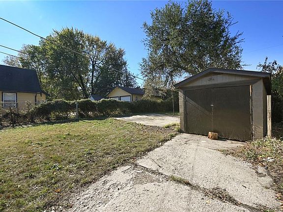 4th image of 6120 Tracy Ave