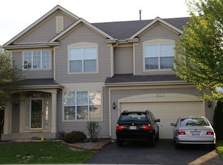 973 Shoreline Dr, Aurora, IL 60504