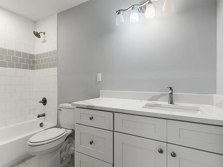 1908 Cecil St — Photo 1