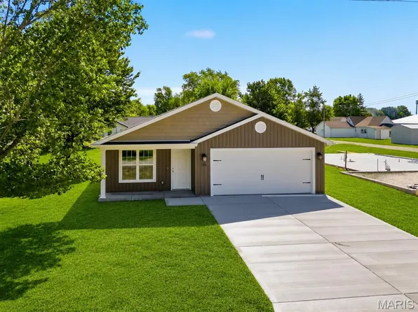 256 Walnut St, Hawk Point, MO 63349