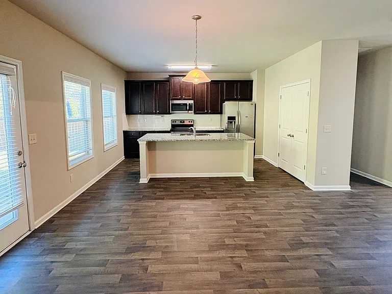 751 Walnut Woods Dr — Photo 10