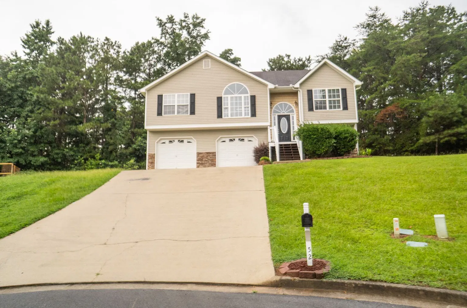 Great 4 Bedroom 2 Bath Home — Photo 3