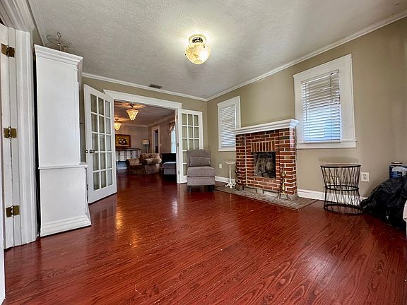4th image of 306 E Lambright St