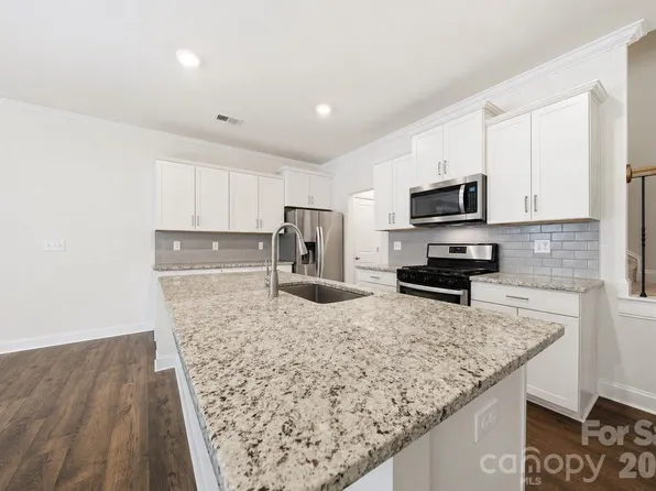 741 Little Bluestem Dr, Lake Wylie, SC 29710