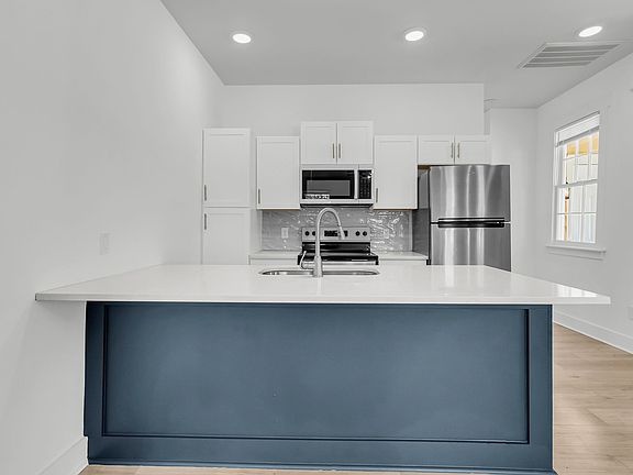 4th image of 193 Line St Unit B