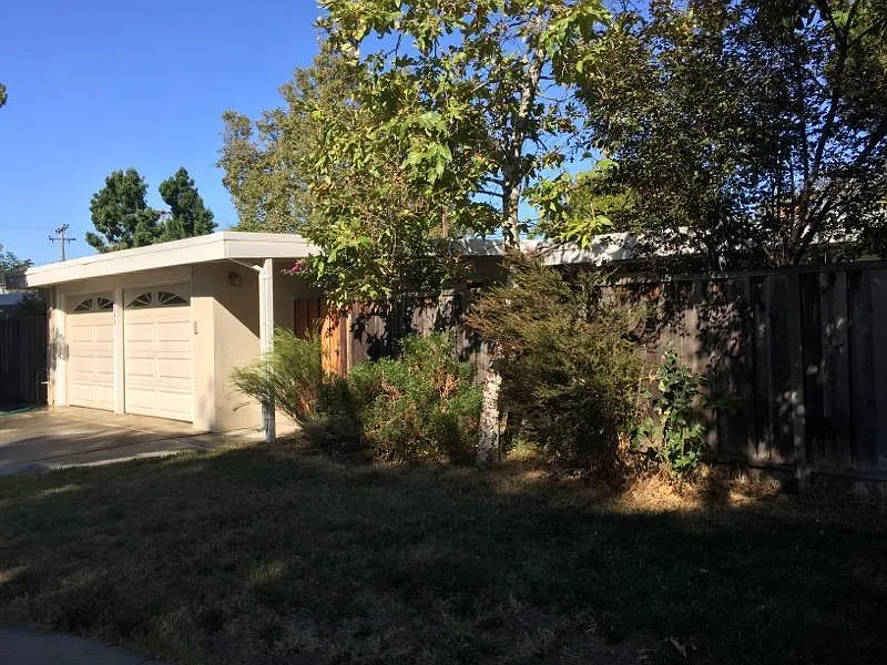 349 Drake Ct photo 1