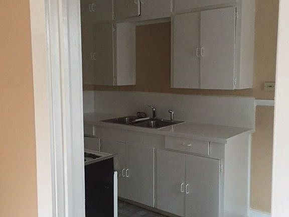 5th image of 203 E Rosewood Ave APT 04