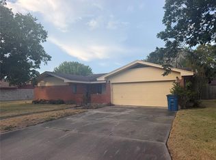 114 Linnville Dr, Port Lavaca, TX 77979