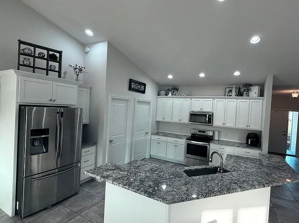275 Carrington Ave, Mt Zion, IL 62549