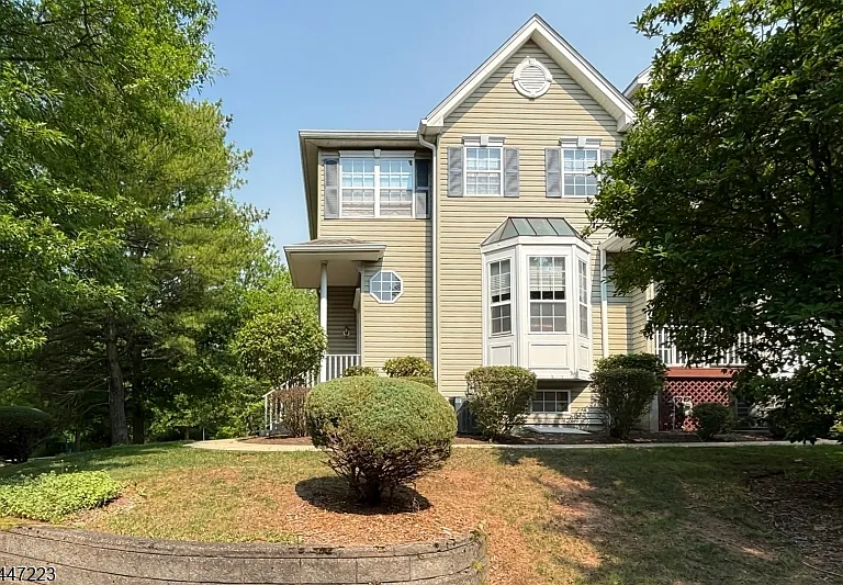 39 Briar Ln — Photo 1