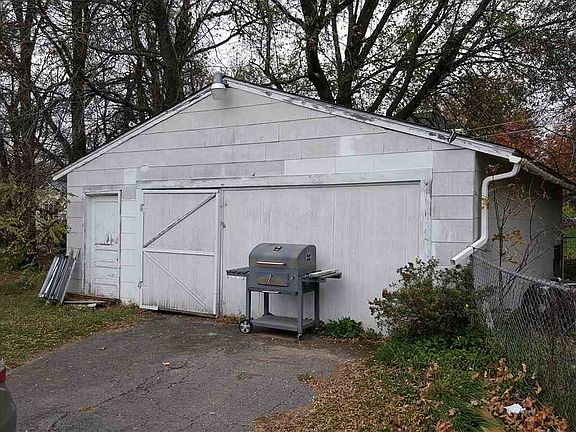4th image of 121 Church St #123