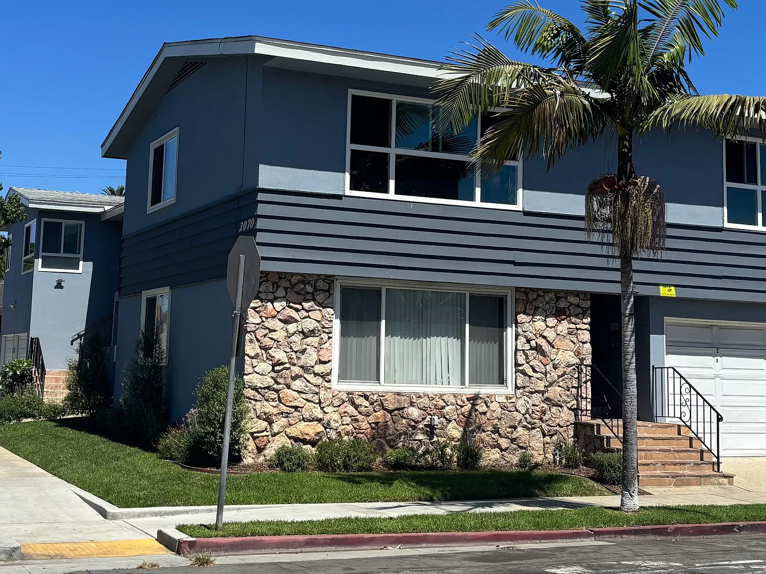 2070 Locust Ave — Photo 1