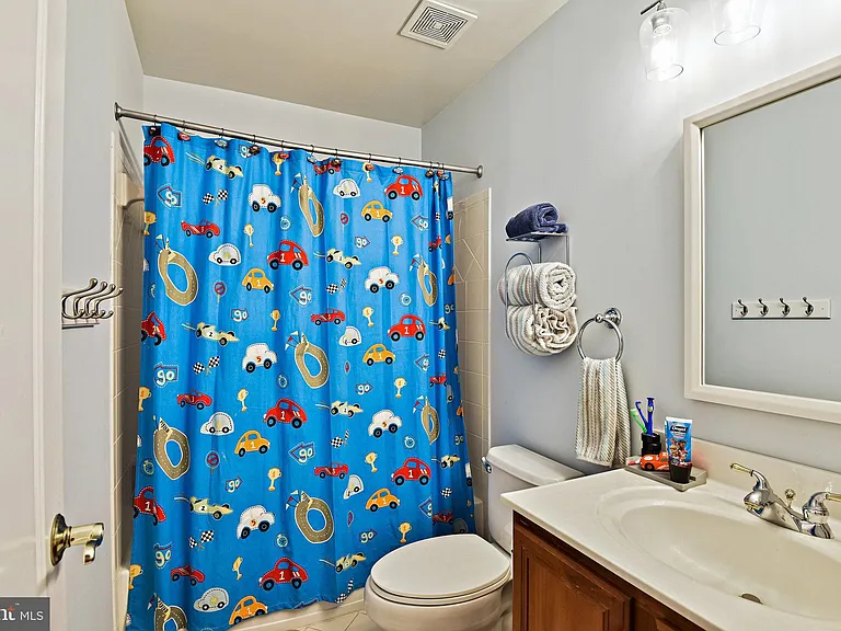 21922 Hyde Park Dr — Photo 39