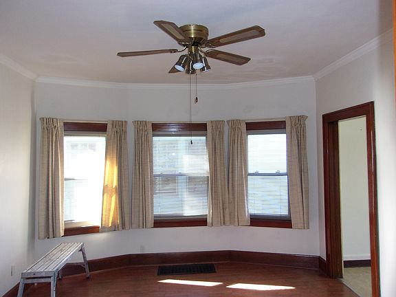 4th image of 1440 Maple Ave