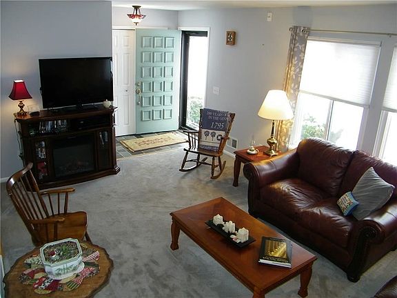 3rd image of 122 Camberley Pl