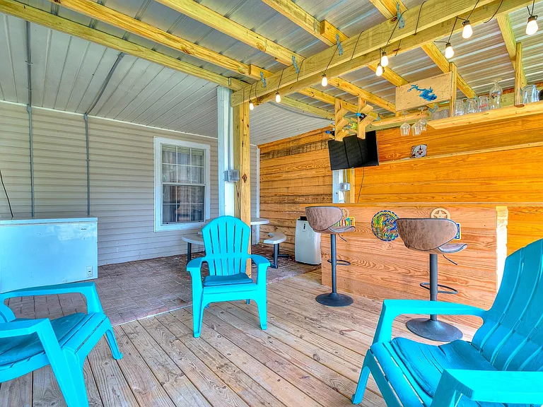 20 Clearview St — Photo 24