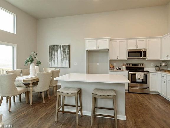 2nd image of 375 NE Mink Dr