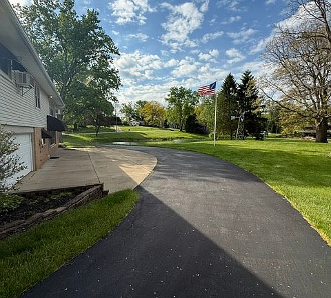 4th image of 212 Hoffman Rd