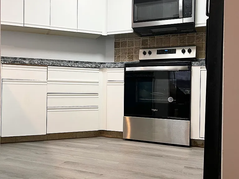 1484 Westgate Dr — Photo 3