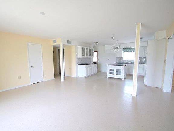 3rd image of 1516 Arrowhead Dr
