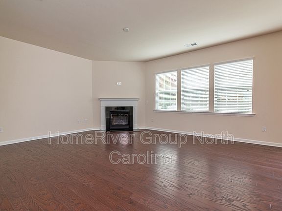 5th image of 111 Sequoia St