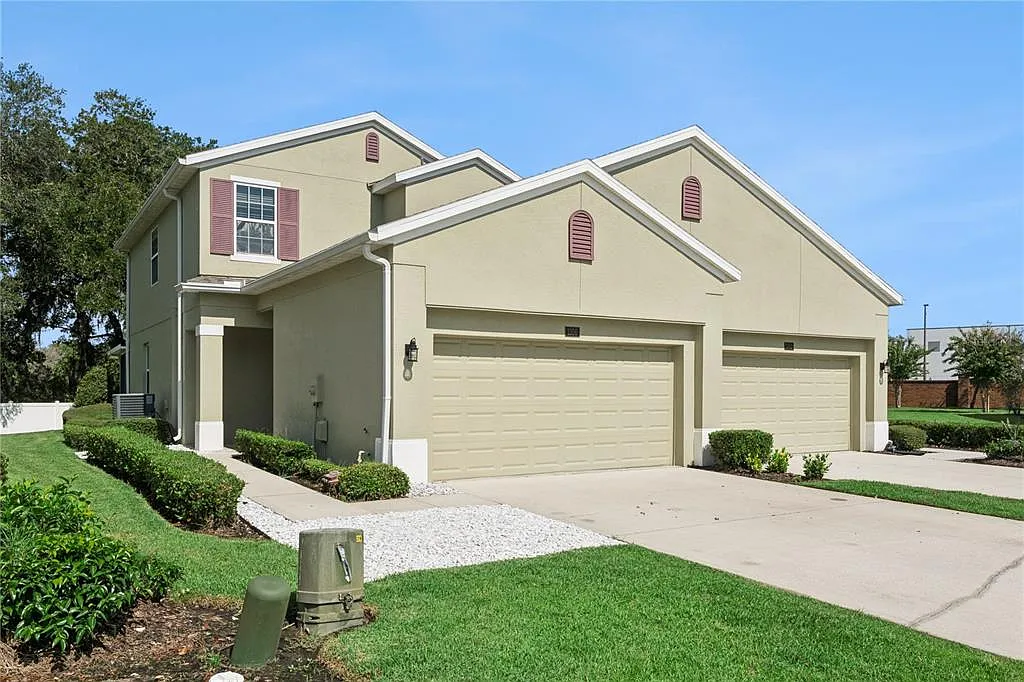3 bed, 2.5 bath, 1701 sqft, $2,600 — Photo 1