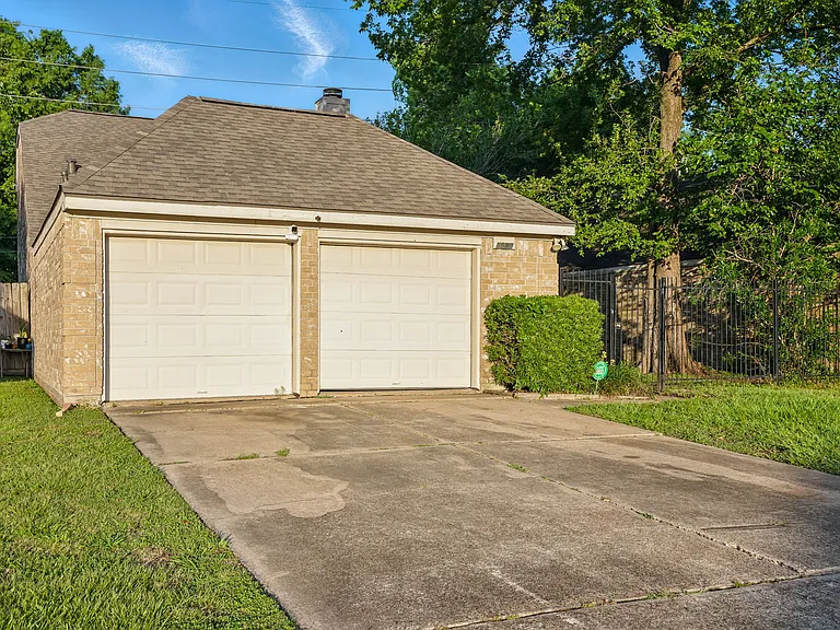 8530 Scenic Green Dr — Photo 20