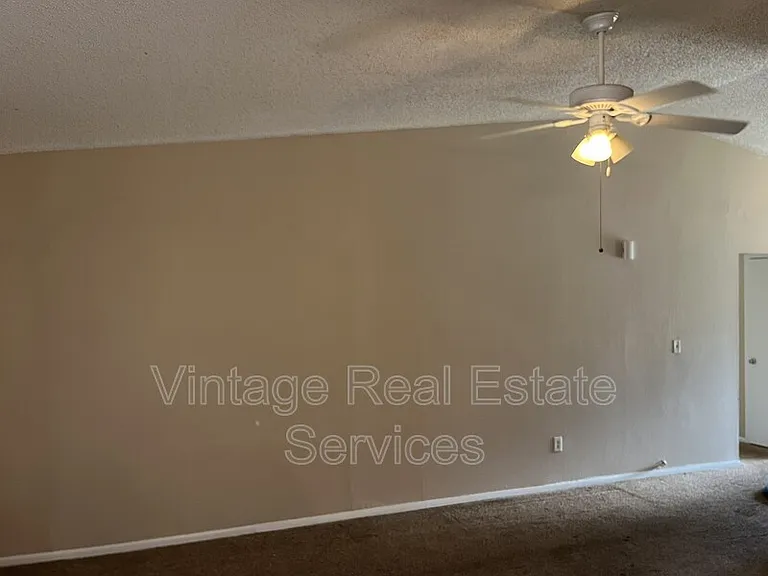 7708 Gulf Ct — Photo 6