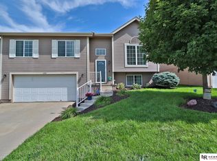 16902 Camden Ave, Omaha, NE 68116