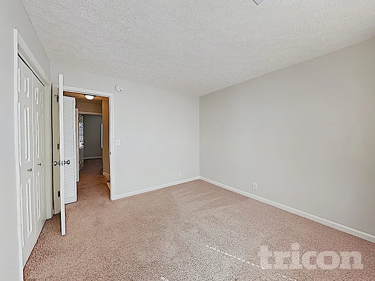 429 Essex Park Cir — Photo 9