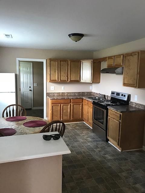 2nd image of 1378 Pomona Rd